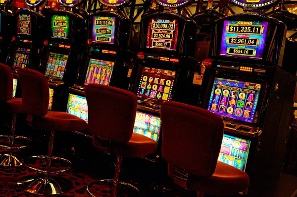 sma777 platform interface showing live-dealer tables and slot game categories